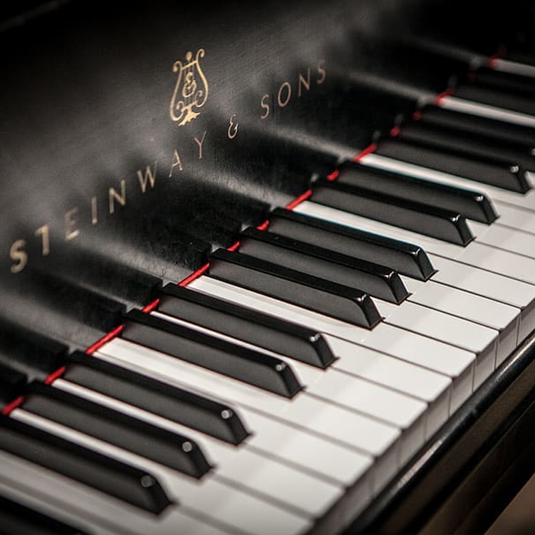 1,100  Piano Arrangements of Standards plus 50 Tutorials
