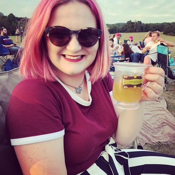Lauren and the books Patreon Creator Profile