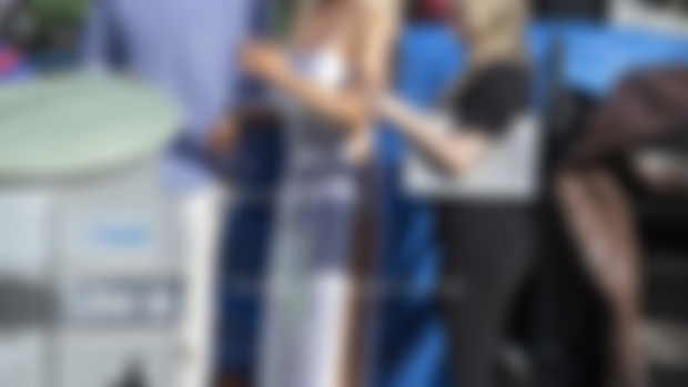 Abbie Cornish spotted for the first time playing Anna Nicole Smith with co-star Kal Penn