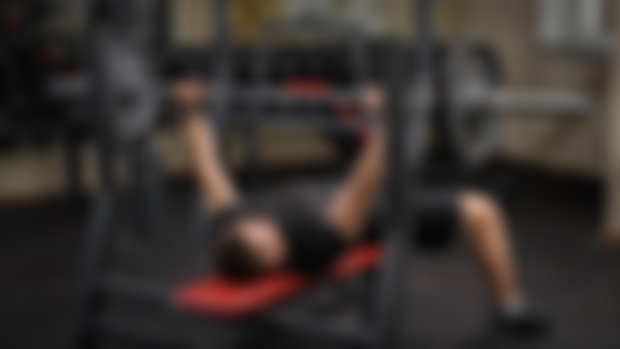 (Early Access) Aktive Erholung: Leichtes Bankdrücken verbessert die Regeneration nach einem hoch-volumigen Brust-Workout