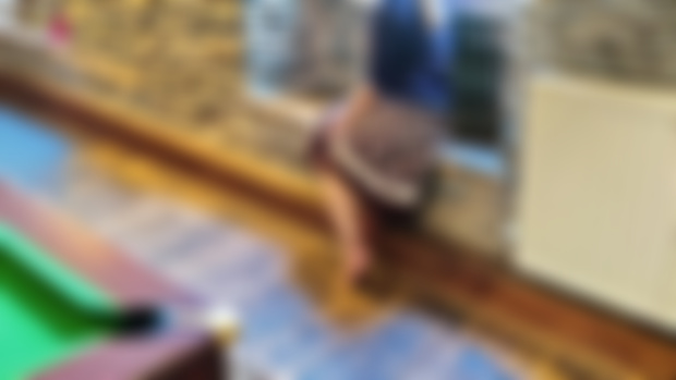 Bare feet in the pub 