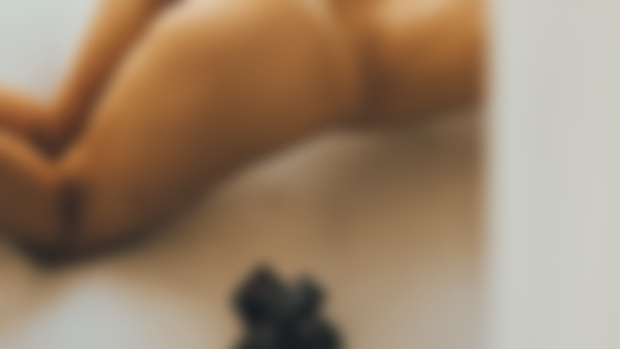 Lana nude in the living room (4K Resolution & Uncensored)