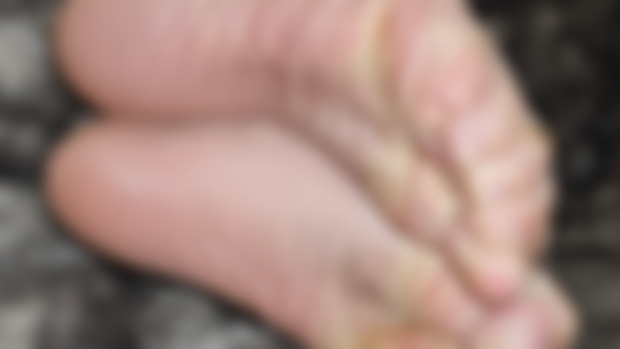 Post 2 Pictures barefeet and bare toes