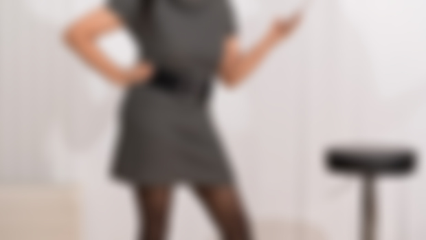 [3 PHOTOS] Grey sweater dress and black ankle boots