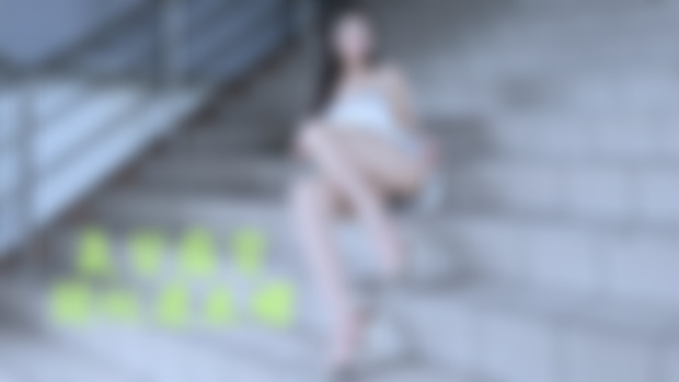 (4K)(米可妶)氣質露背開衩連衣裙