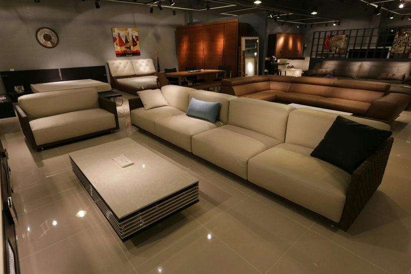 How to Compare Furniture Stores: Online vs Offline Buying Guide