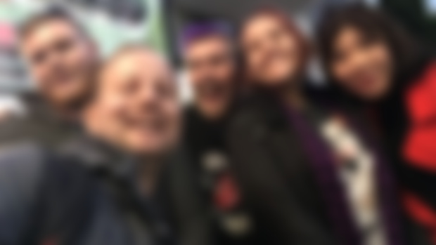 Helpu min decidi la estonton de la kanalo