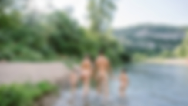 An awesome nudist family. 