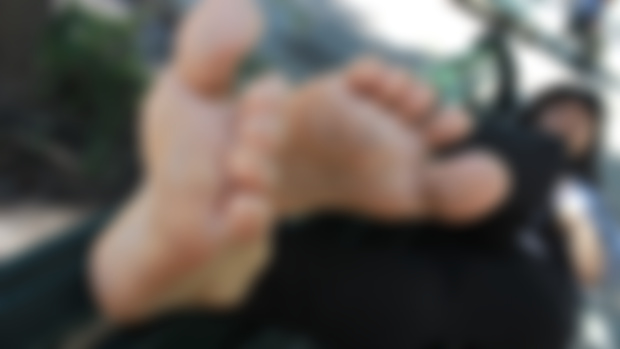 Random barefoot girl #83 : Anita